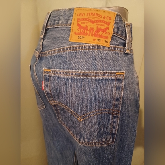 🍒 Levi's 501 Mens Button Fly Denim Jeans - Picture 1 of 5